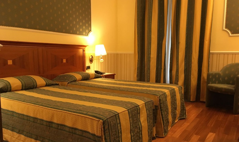 Chambre triple Hôtel Andreola Central Milan