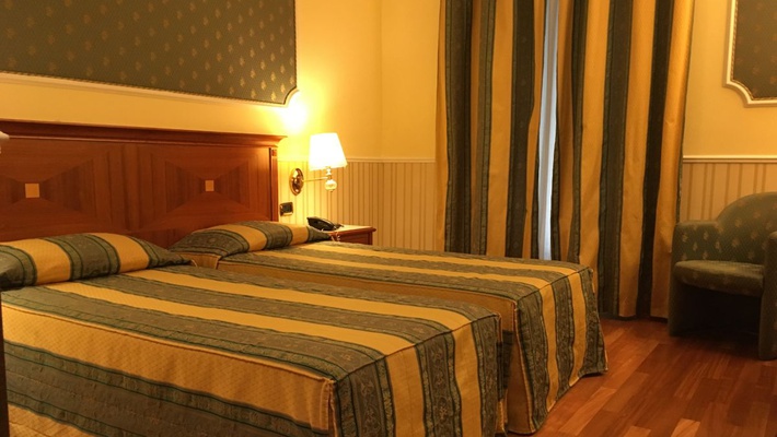 Chambre triple Hôtel Andreola Central Milan