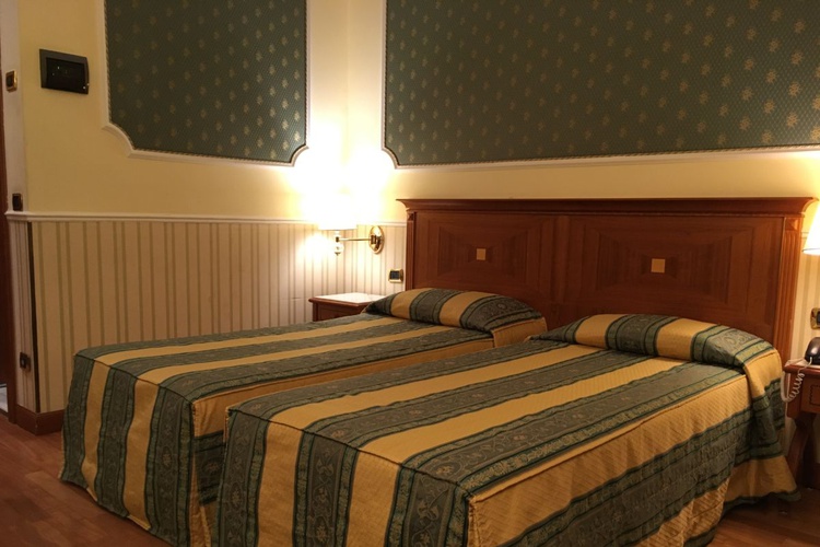 Chambre triple hôtel andreola central milan Chambre triple hôtel andreola central milan