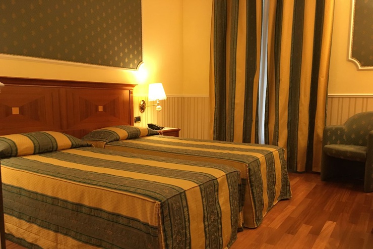 Chambre triple Hôtel Andreola Central Milan Chambre triple Hôtel Andreola Central Milan