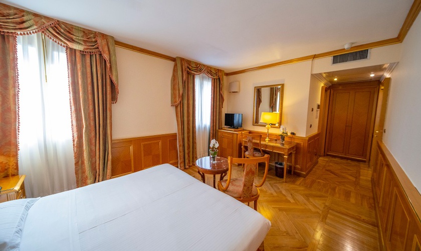Double superior room for single use Hôtel Andreola Central Milan