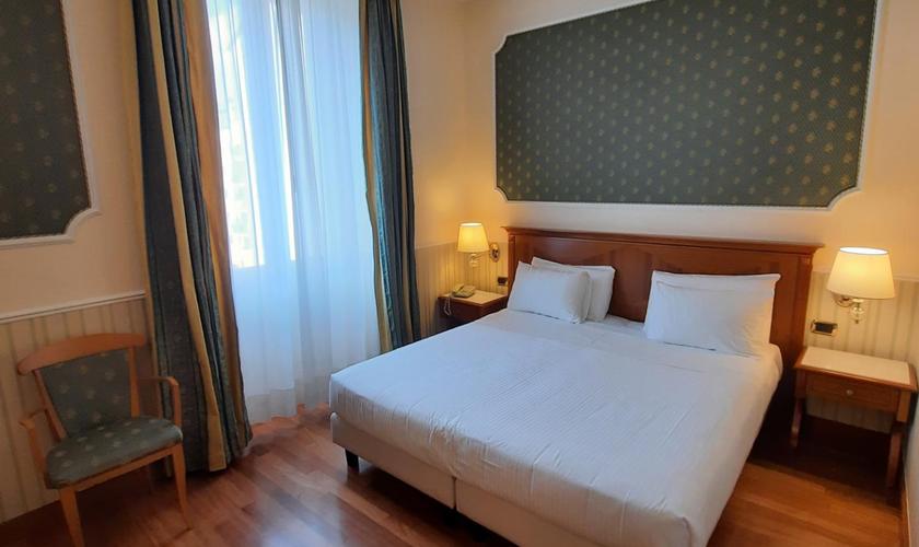 DEUX CHAMBRES ADJACENTES DOUBLES OU DEUX LITS Hôtel Andreola Central Milan DEUX CHAMBRES ADJACENTES DOUBLES OU DEUX LITS Hôtel Andreola Central Milan