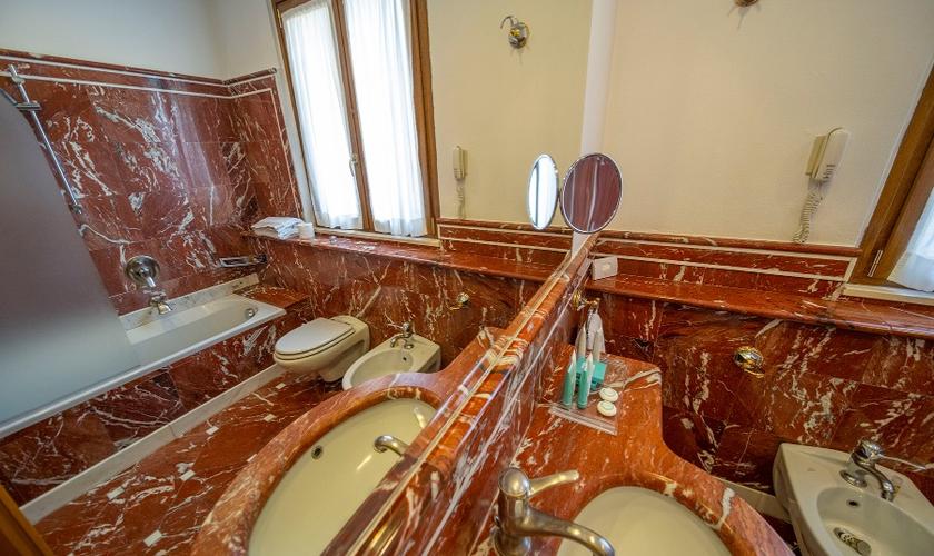 DOUBLE SUPERIOR ROOM FOR SINGLE USE Hôtel Andreola Central Milan DOUBLE SUPERIOR ROOM FOR SINGLE USE Hôtel Andreola Central Milan