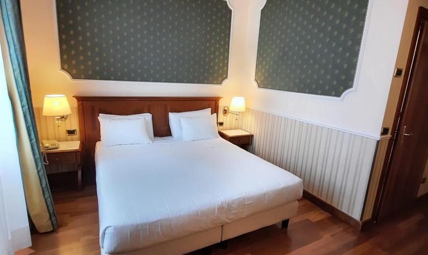 DEUX CHAMBRES ADJACENTES DOUBLES OU DEUX LITS Hôtel Andreola Central Milan DEUX CHAMBRES ADJACENTES DOUBLES OU DEUX LITS Hôtel Andreola Central Milan