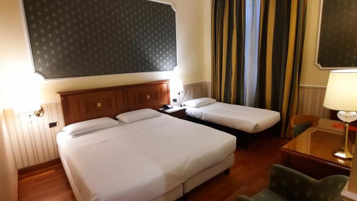 CHAMBRE TRIPLE Hôtel Andreola Central Milan CHAMBRE TRIPLE Hôtel Andreola Central Milan